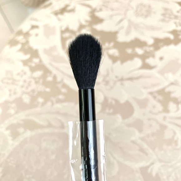 3/$15 MOTD E333 Your Time To Shine Highlighter Brush - Picture 4 of 4